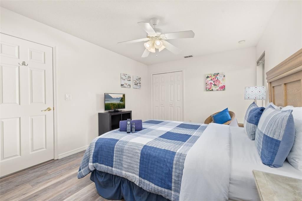 For Sale: $549,999 (5 beds, 4 baths, 2324 Square Feet)