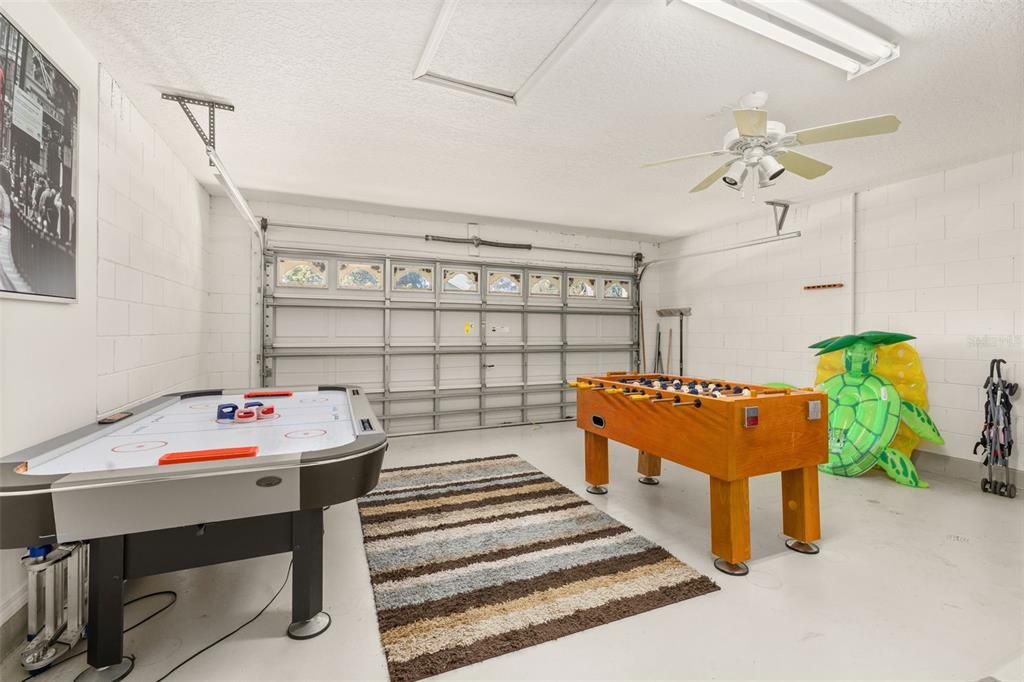 For Sale: $549,999 (5 beds, 4 baths, 2324 Square Feet)