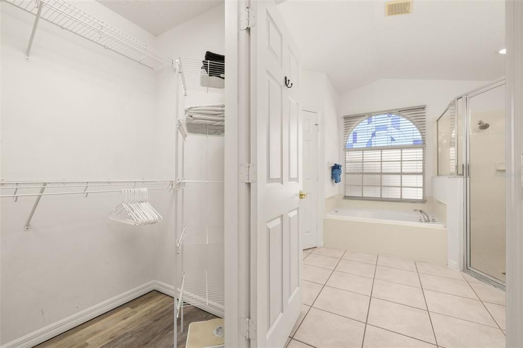 For Sale: $549,999 (5 beds, 4 baths, 2324 Square Feet)