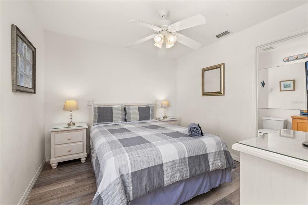 For Sale: $549,999 (5 beds, 4 baths, 2324 Square Feet)