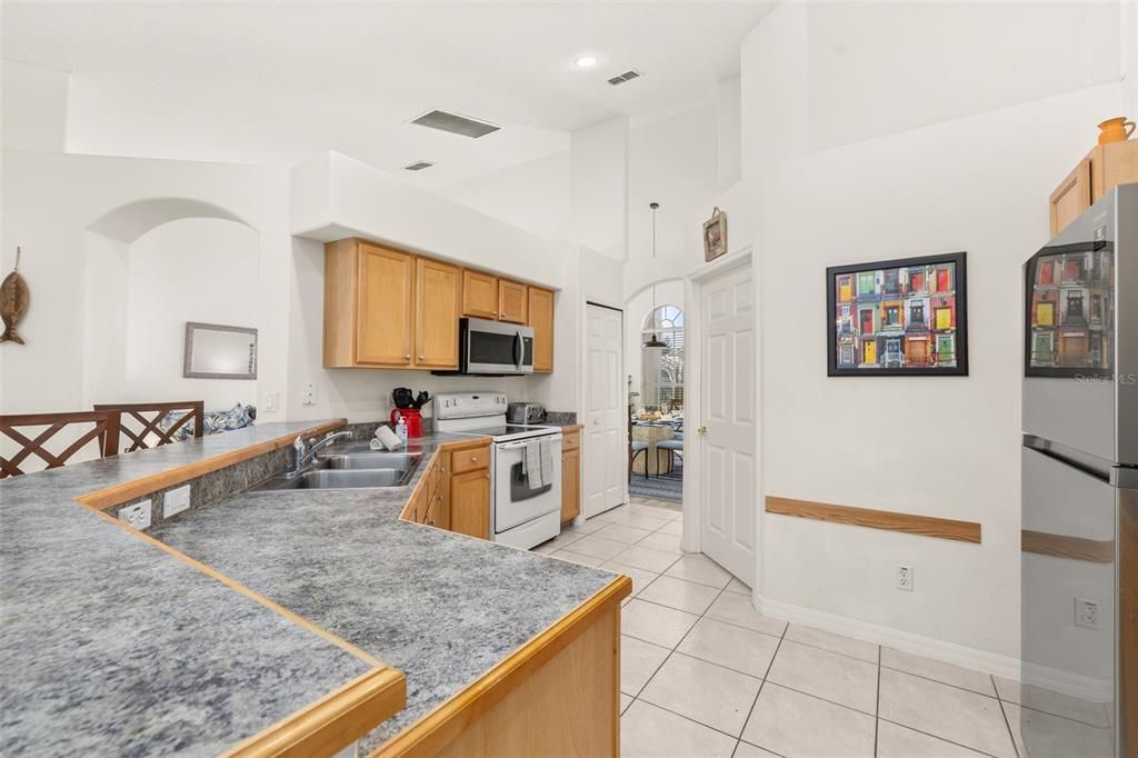 For Sale: $549,999 (5 beds, 4 baths, 2324 Square Feet)