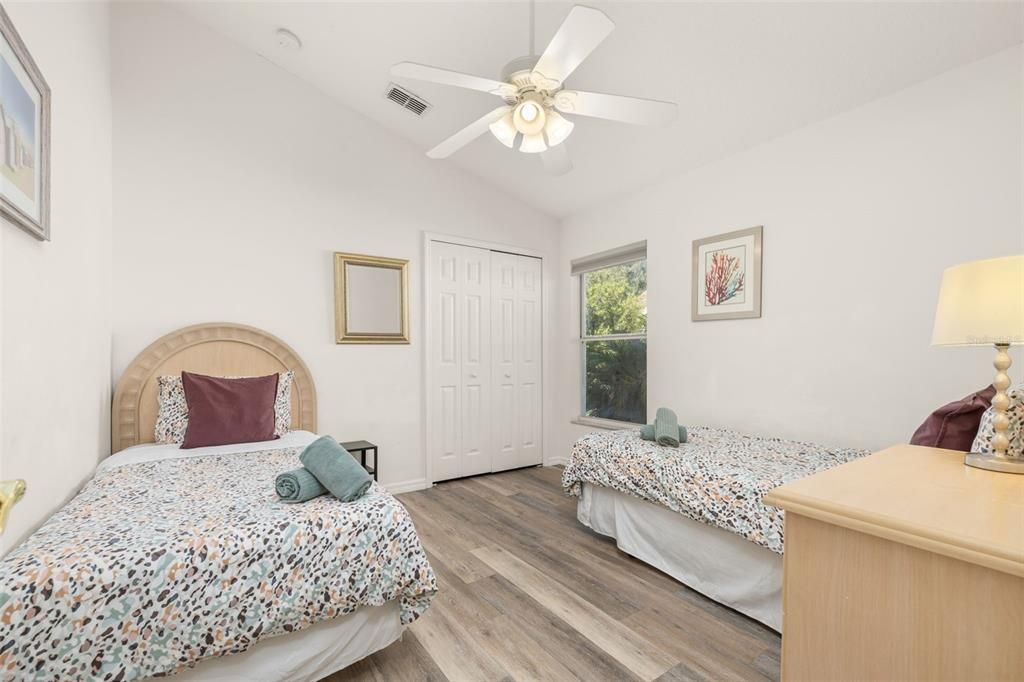 For Sale: $549,999 (5 beds, 4 baths, 2324 Square Feet)