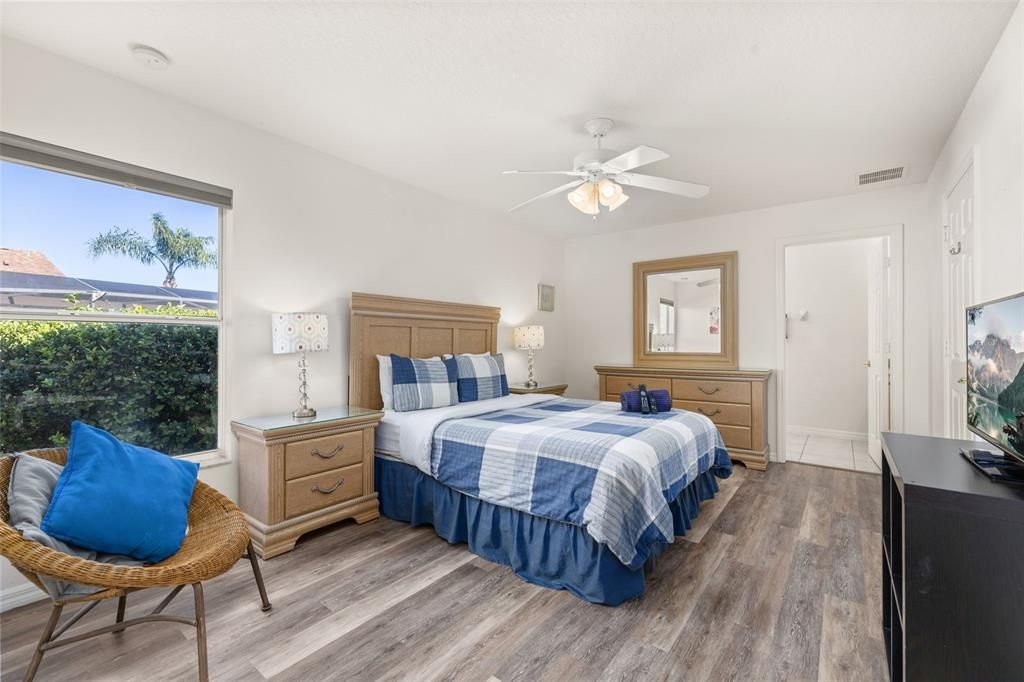 For Sale: $549,999 (5 beds, 4 baths, 2324 Square Feet)