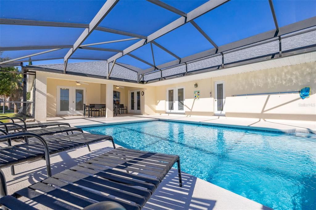 For Sale: $549,999 (5 beds, 4 baths, 2324 Square Feet)