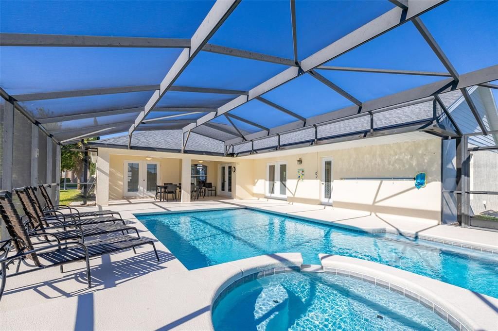 For Sale: $549,999 (5 beds, 4 baths, 2324 Square Feet)