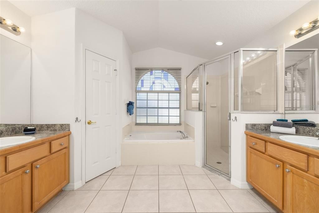 For Sale: $549,999 (5 beds, 4 baths, 2324 Square Feet)