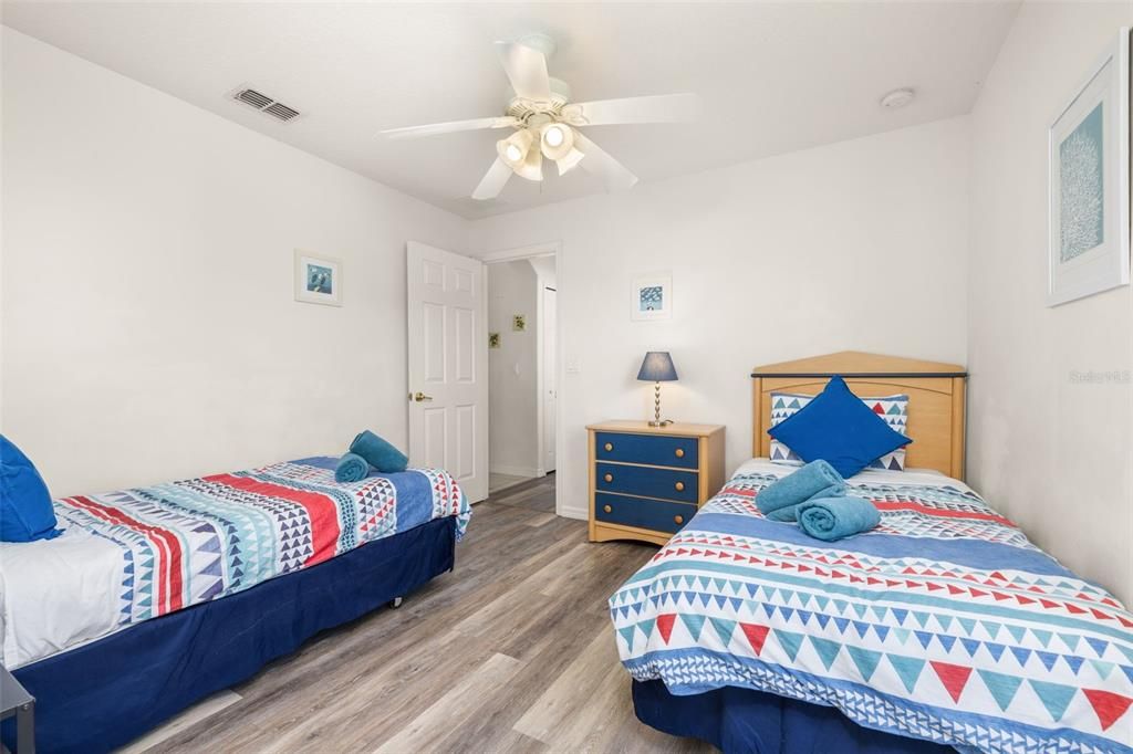 For Sale: $549,999 (5 beds, 4 baths, 2324 Square Feet)