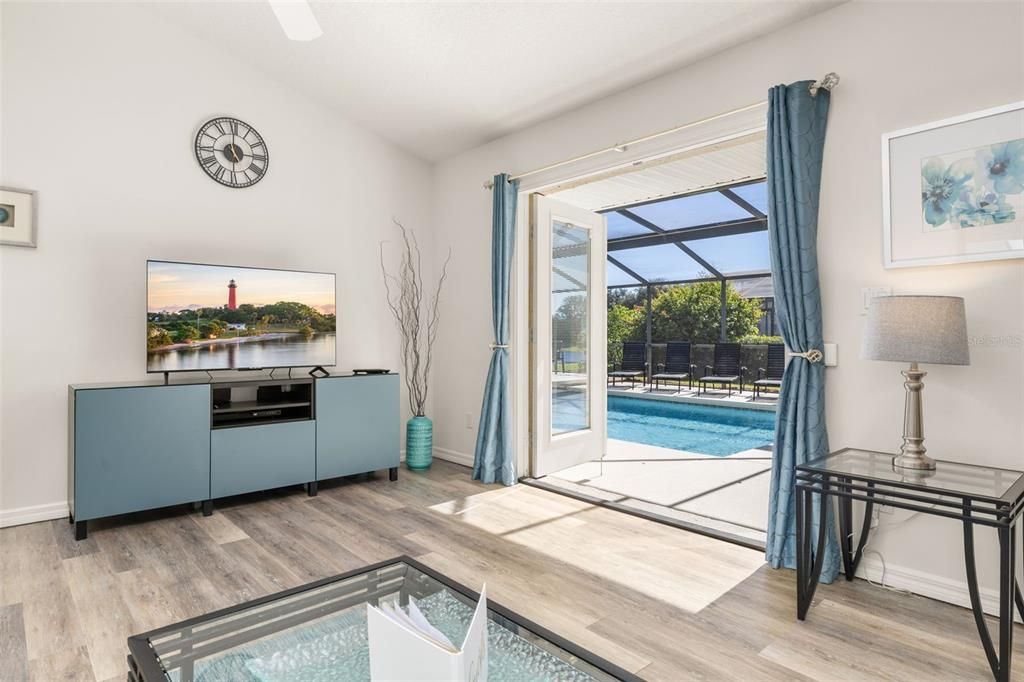 For Sale: $549,999 (5 beds, 4 baths, 2324 Square Feet)