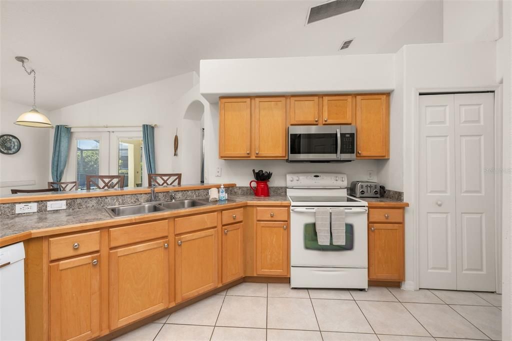 For Sale: $549,999 (5 beds, 4 baths, 2324 Square Feet)