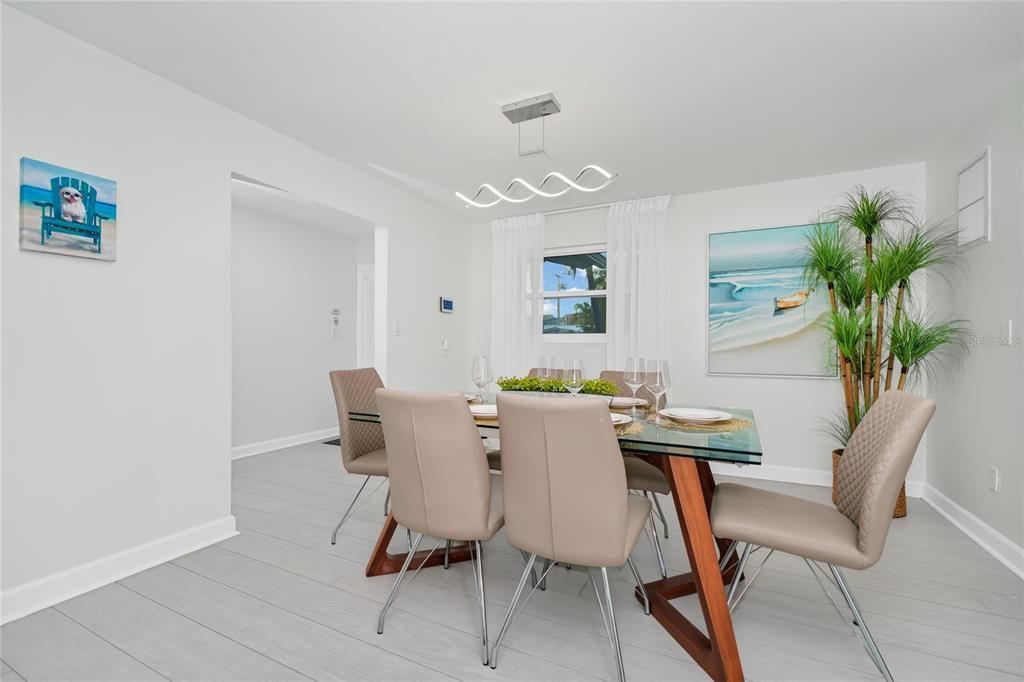 待售: $850,000 (3 贝兹, 2 浴室, 1515 平方英尺)