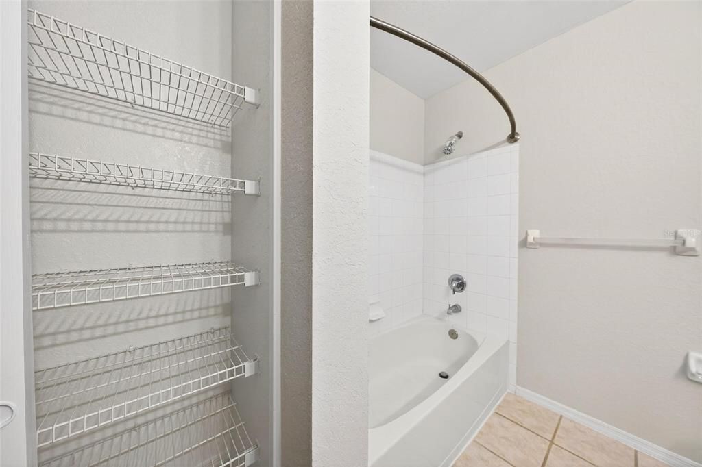 For Sale: $230,000 (2 beds, 2 baths, 1288 Square Feet)