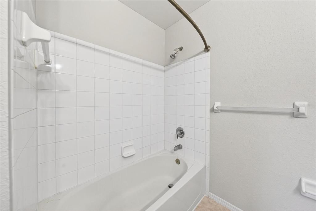 For Sale: $230,000 (2 beds, 2 baths, 1288 Square Feet)