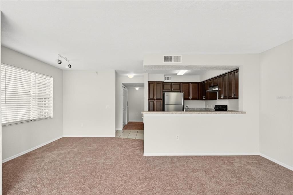 For Sale: $230,000 (2 beds, 2 baths, 1288 Square Feet)