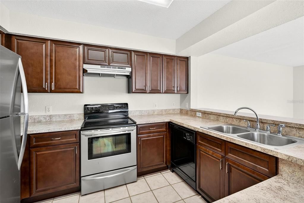 For Sale: $230,000 (2 beds, 2 baths, 1288 Square Feet)