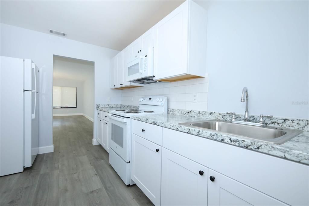 For Sale: $190,000 (3 beds, 2 baths, 1200 Square Feet)