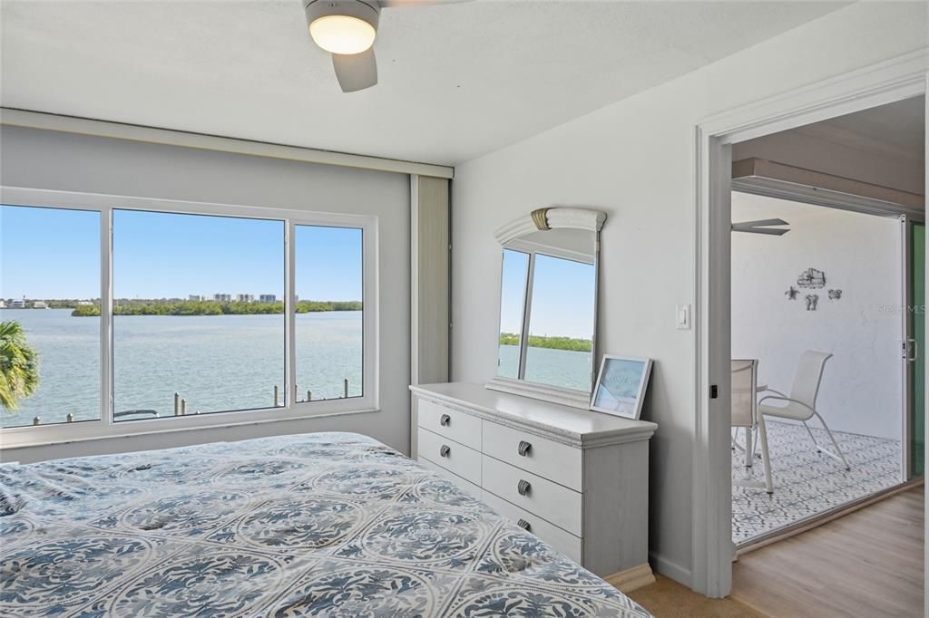 Active With Contract: $579,000 (2 beds, 2 baths, 1093 Square Feet)