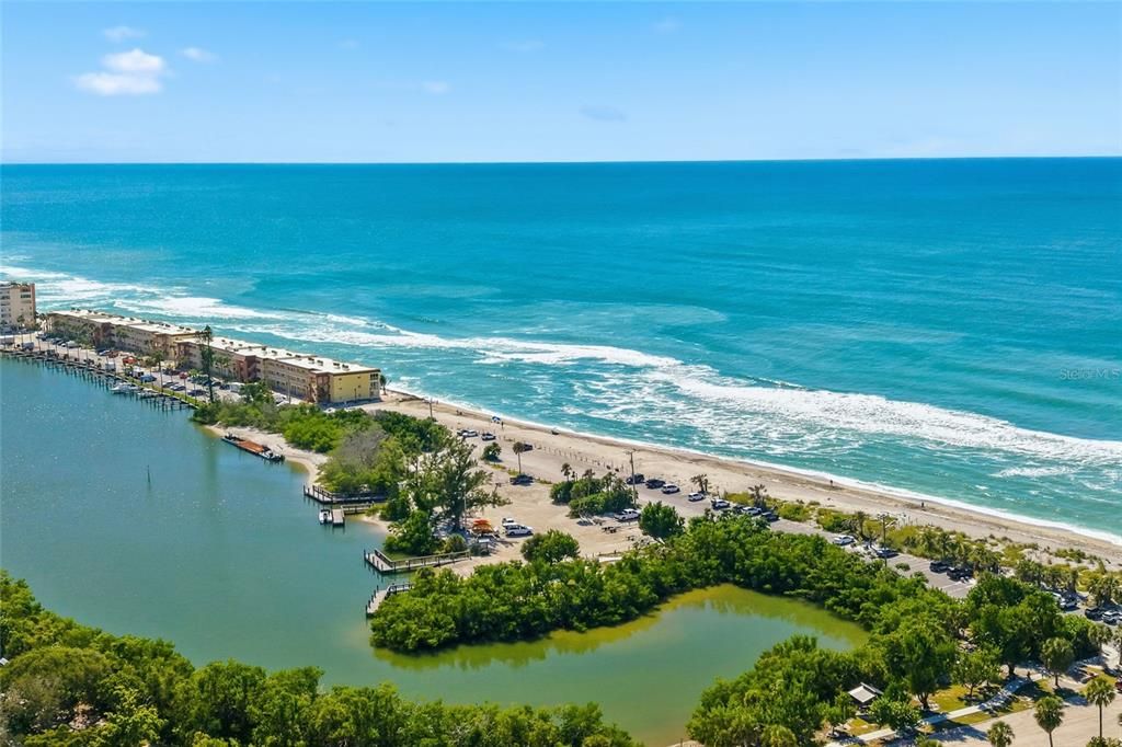 Active With Contract: $579,000 (2 beds, 2 baths, 1093 Square Feet)