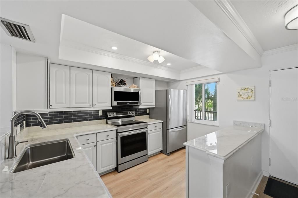 Active With Contract: $579,000 (2 beds, 2 baths, 1093 Square Feet)