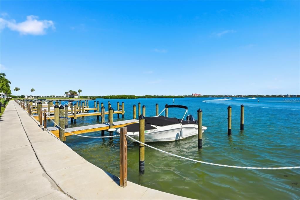 Active With Contract: $579,000 (2 beds, 2 baths, 1093 Square Feet)