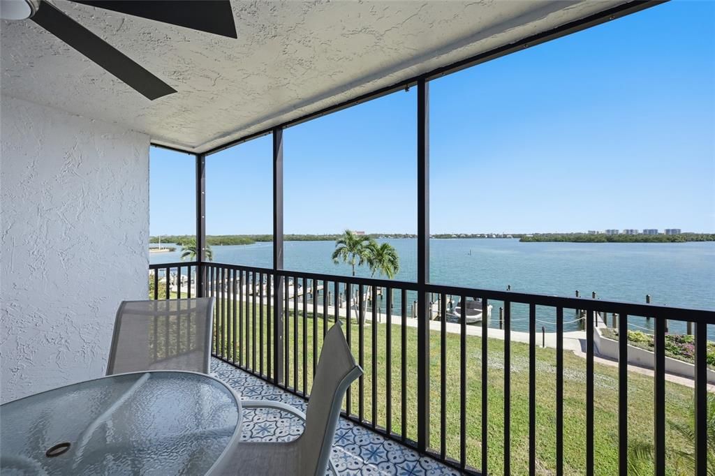 Active With Contract: $579,000 (2 beds, 2 baths, 1093 Square Feet)