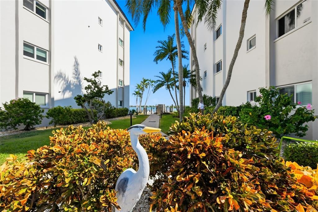 Active With Contract: $579,000 (2 beds, 2 baths, 1093 Square Feet)