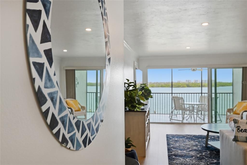 Active With Contract: $579,000 (2 beds, 2 baths, 1093 Square Feet)