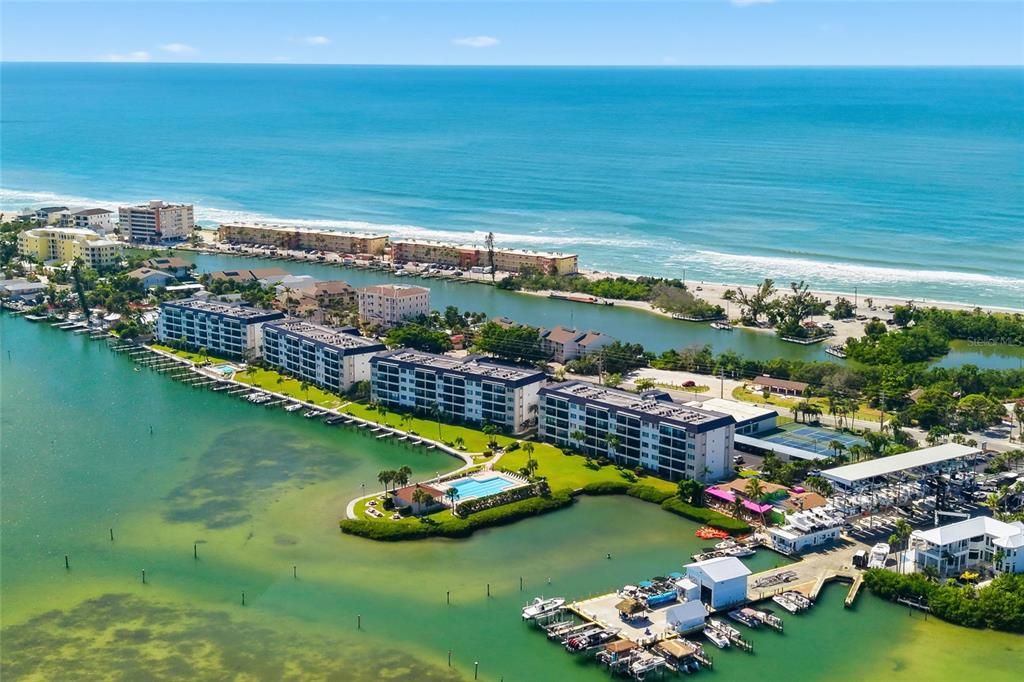 Active With Contract: $579,000 (2 beds, 2 baths, 1093 Square Feet)