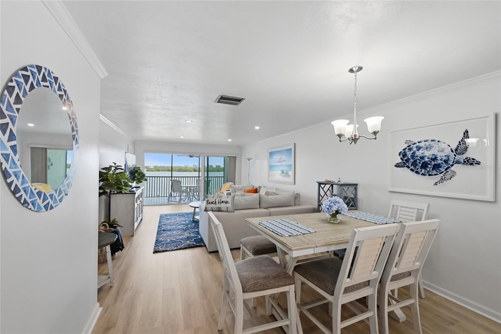 Active With Contract: $579,000 (2 beds, 2 baths, 1093 Square Feet)