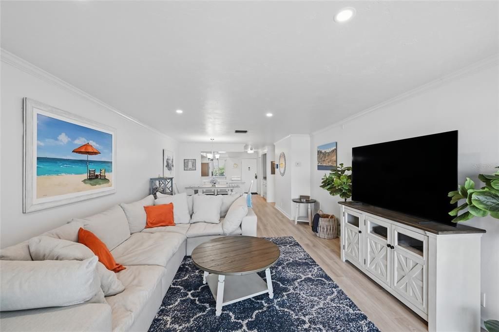 Active With Contract: $579,000 (2 beds, 2 baths, 1093 Square Feet)