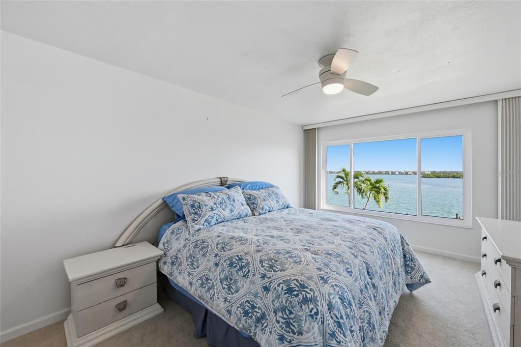 Active With Contract: $579,000 (2 beds, 2 baths, 1093 Square Feet)