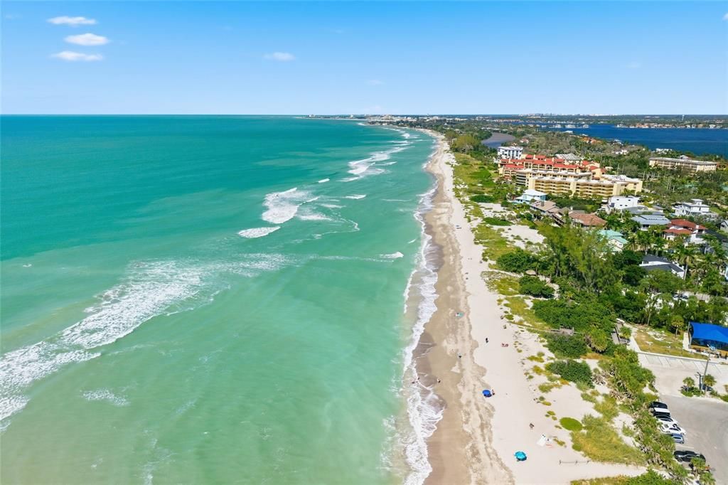 Active With Contract: $579,000 (2 beds, 2 baths, 1093 Square Feet)