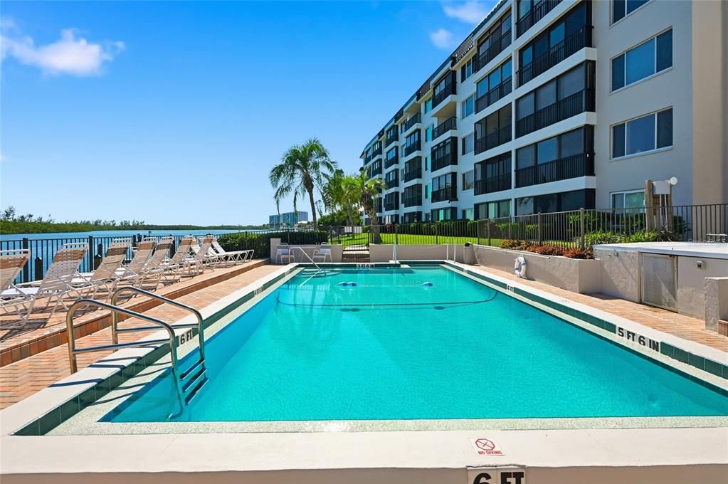 Active With Contract: $579,000 (2 beds, 2 baths, 1093 Square Feet)