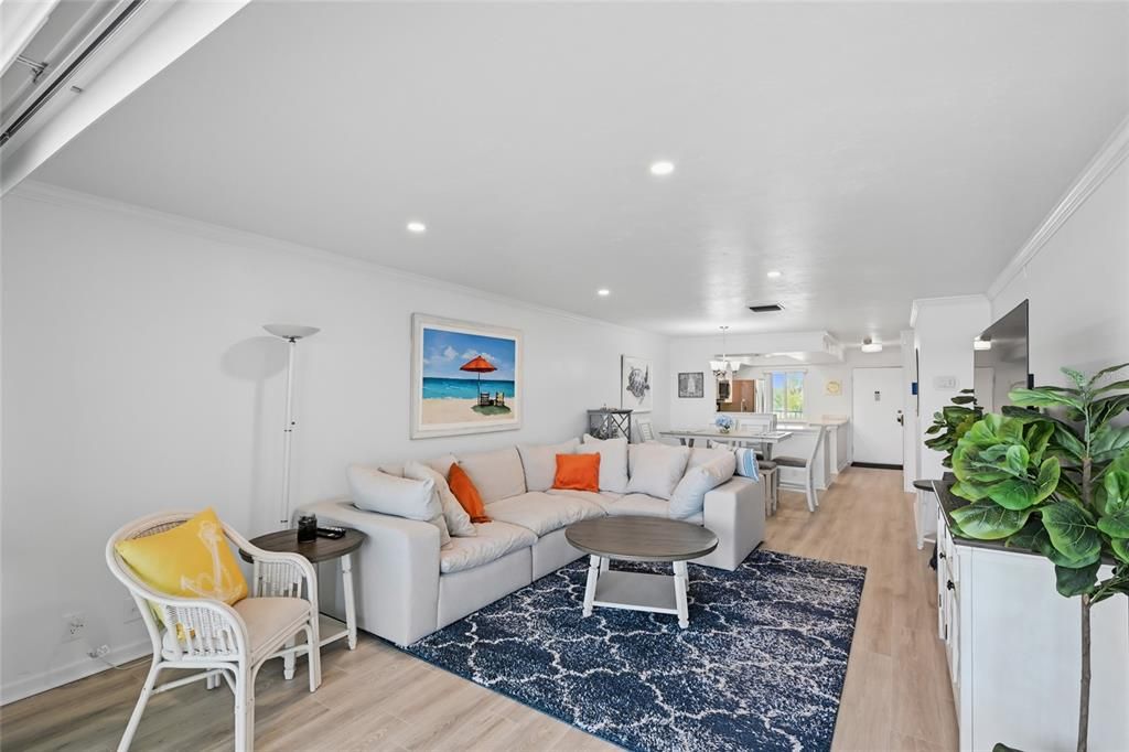 Active With Contract: $579,000 (2 beds, 2 baths, 1093 Square Feet)