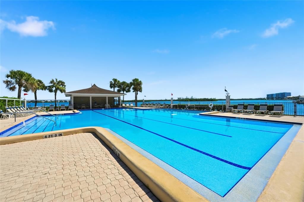 Active With Contract: $579,000 (2 beds, 2 baths, 1093 Square Feet)