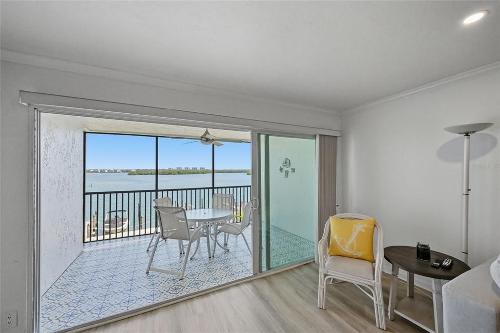 Active With Contract: $579,000 (2 beds, 2 baths, 1093 Square Feet)