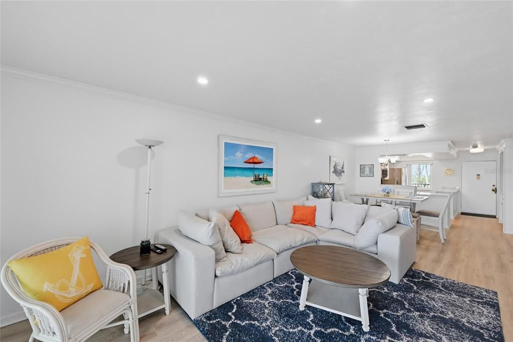 Active With Contract: $579,000 (2 beds, 2 baths, 1093 Square Feet)