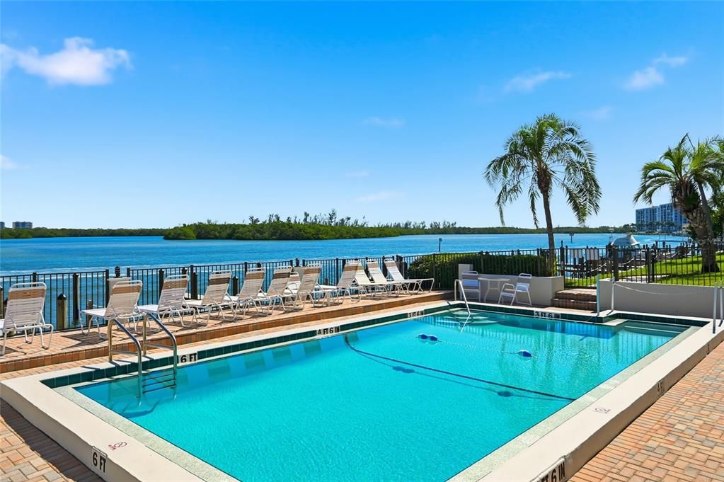 Active With Contract: $579,000 (2 beds, 2 baths, 1093 Square Feet)