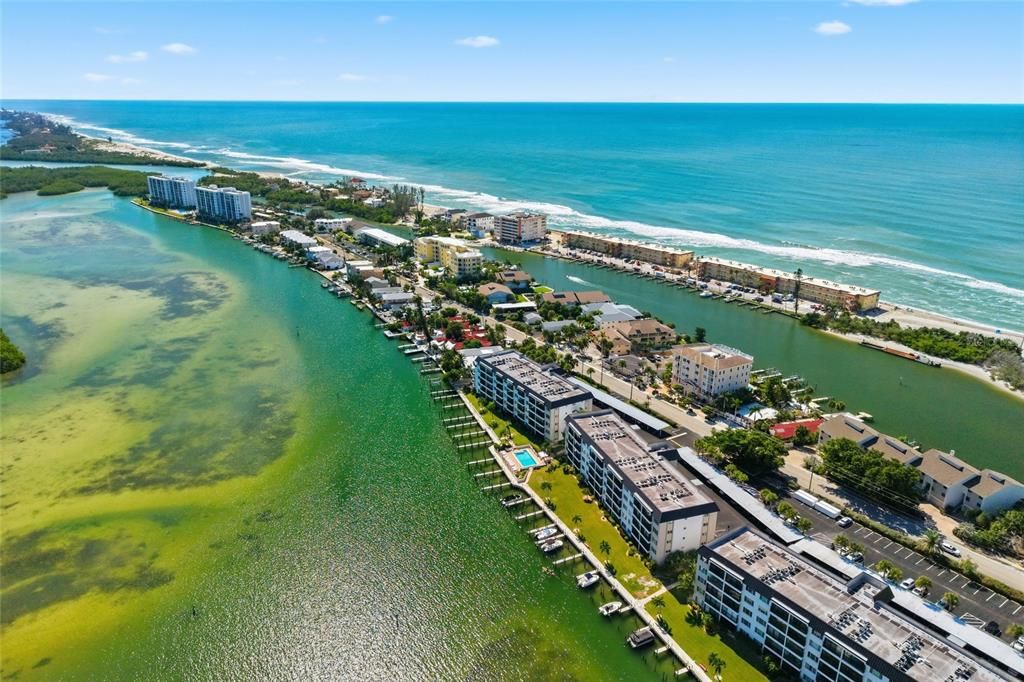 Active With Contract: $579,000 (2 beds, 2 baths, 1093 Square Feet)