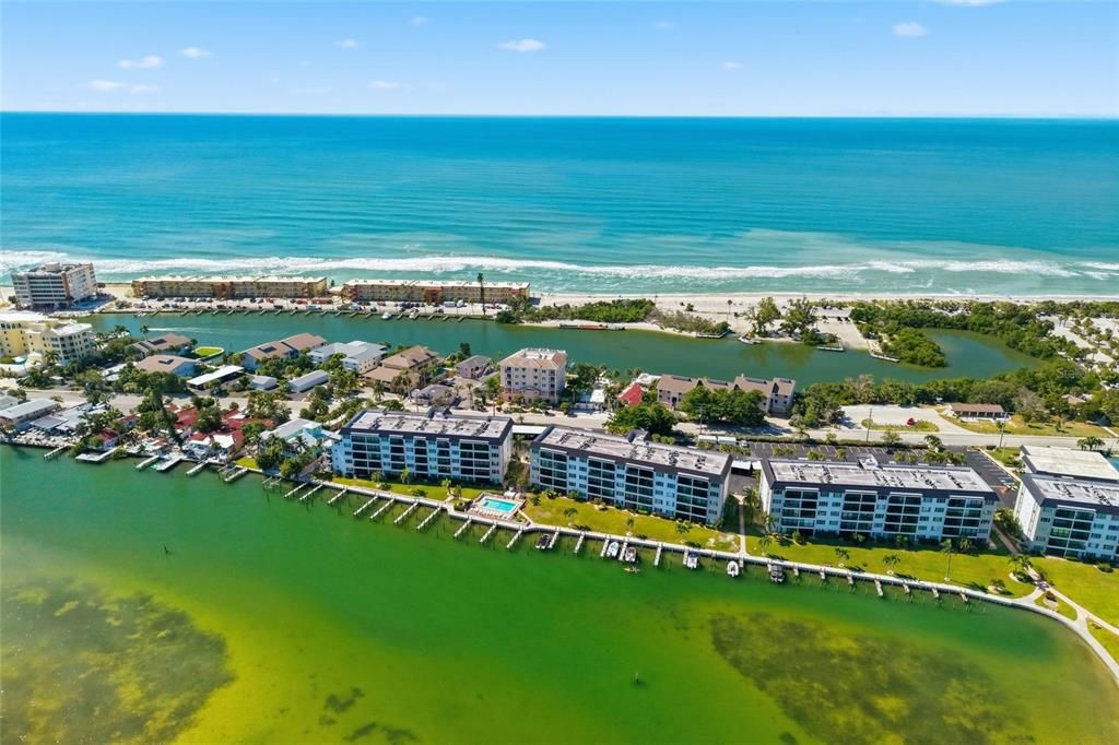 Active With Contract: $579,000 (2 beds, 2 baths, 1093 Square Feet)