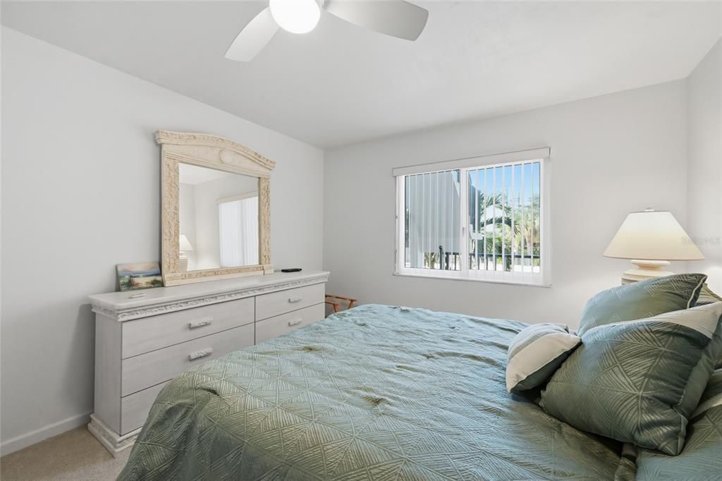 Active With Contract: $579,000 (2 beds, 2 baths, 1093 Square Feet)