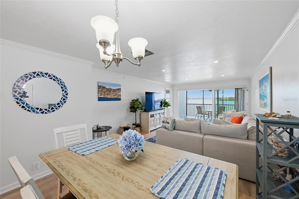 Active With Contract: $579,000 (2 beds, 2 baths, 1093 Square Feet)