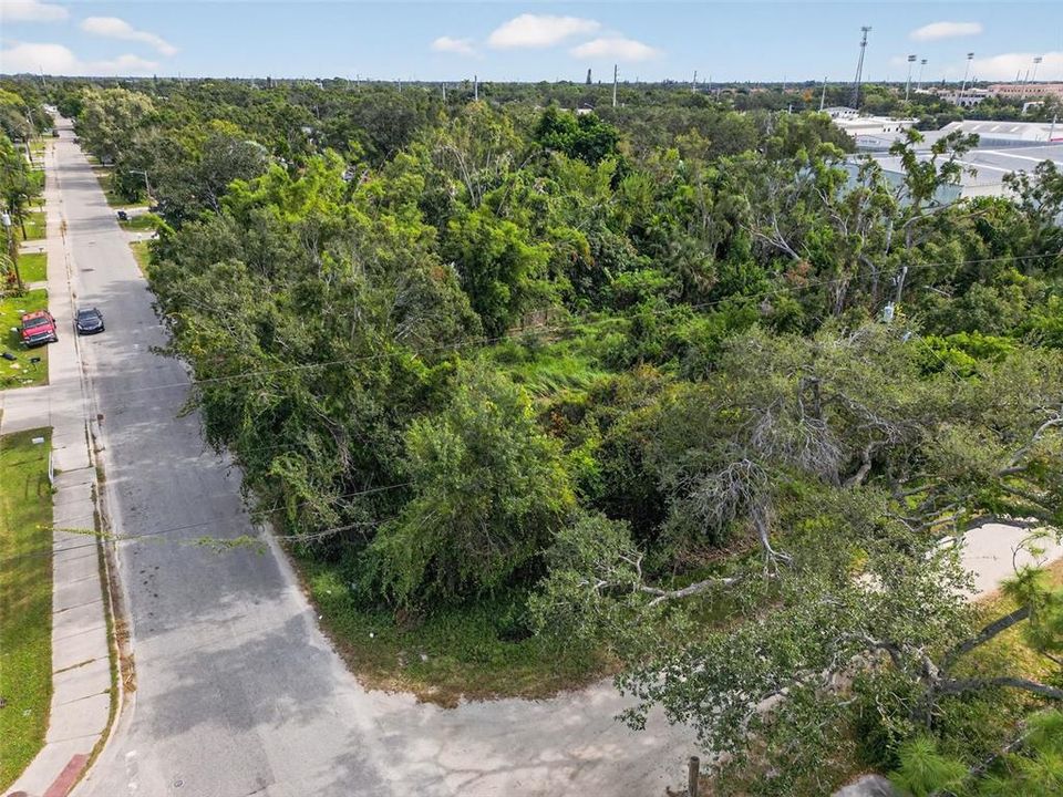 Под контрактом: $169,000 (0.53 acres)