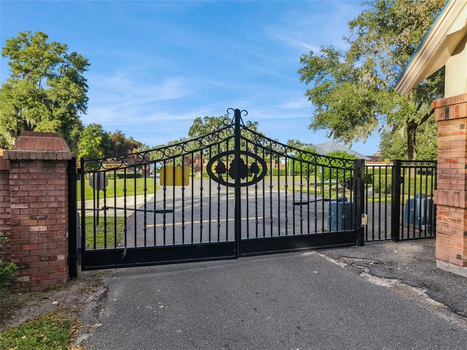 На продажу: $100,000 (0.87 acres)