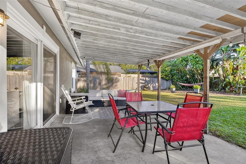 Active With Contract: $399,000 (3 beds, 2 baths, 1493 Square Feet)