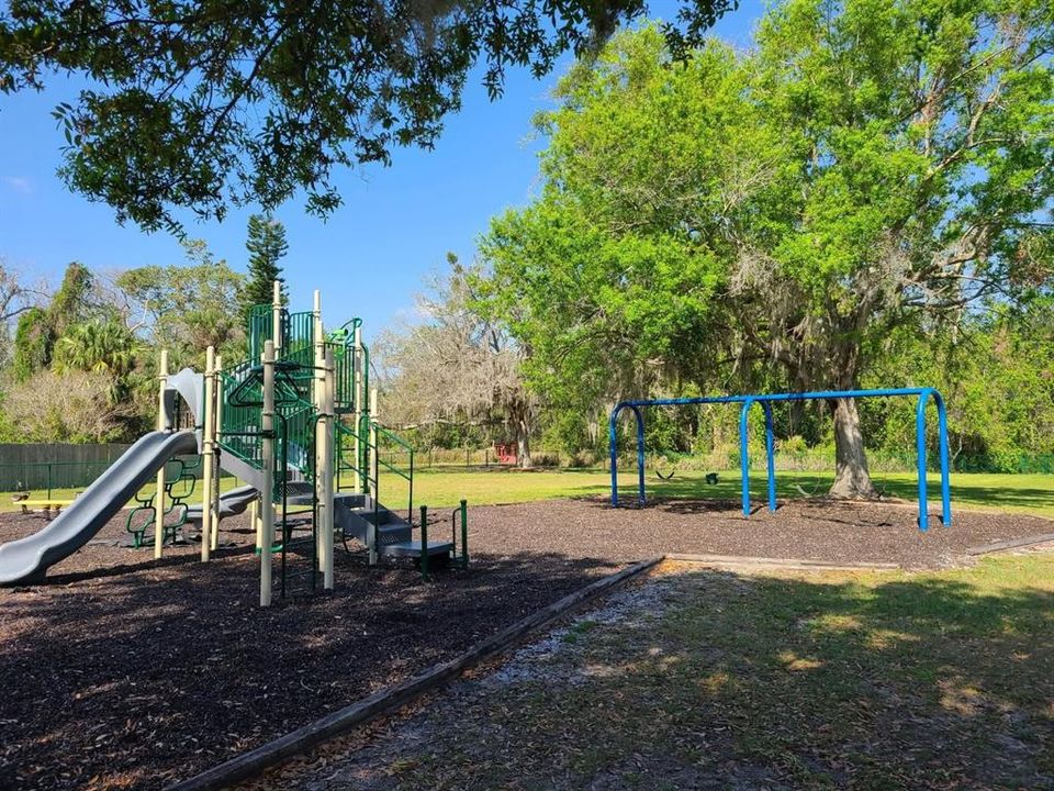 Active With Contract: $399,000 (3 beds, 2 baths, 1493 Square Feet)