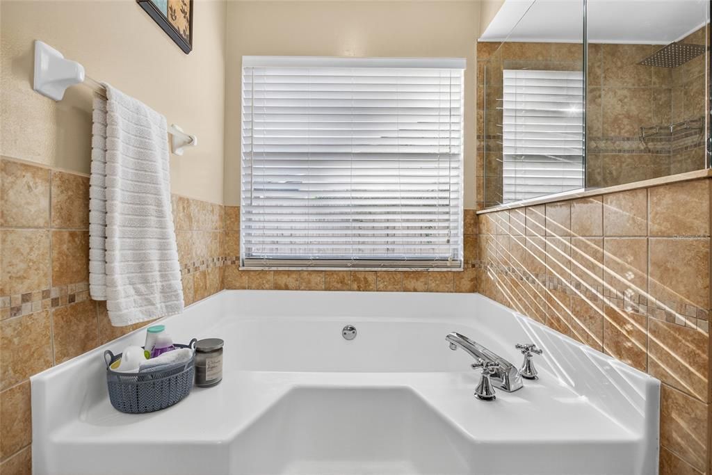 Active With Contract: $399,000 (3 beds, 2 baths, 1493 Square Feet)