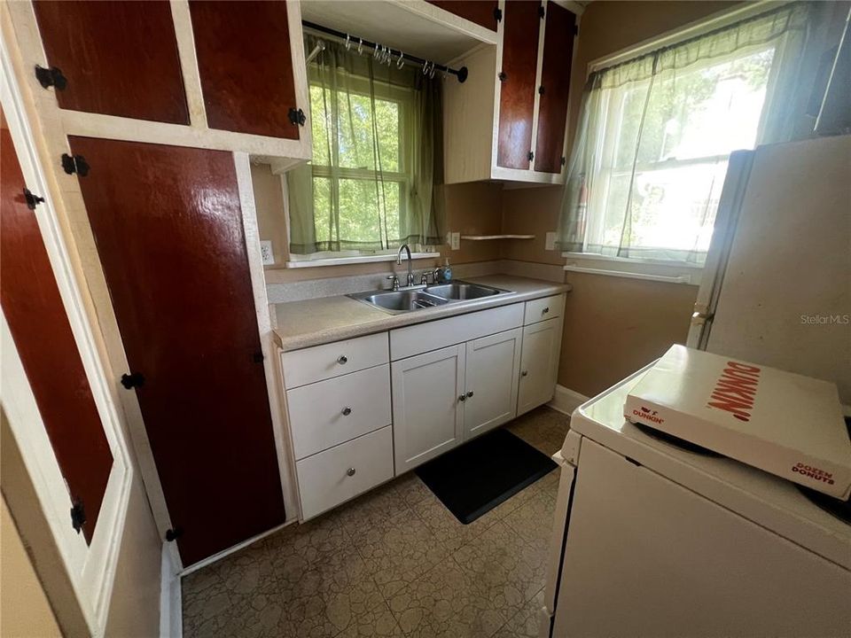 En Venta: $650,000 (5 camas, 2 baños, 2487 Pies cuadrados)