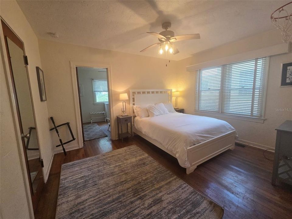 En Venta: $650,000 (5 camas, 2 baños, 2487 Pies cuadrados)