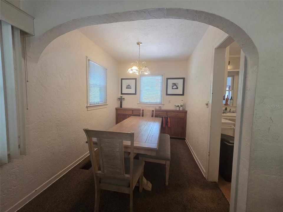 En Venta: $650,000 (5 camas, 2 baños, 2487 Pies cuadrados)