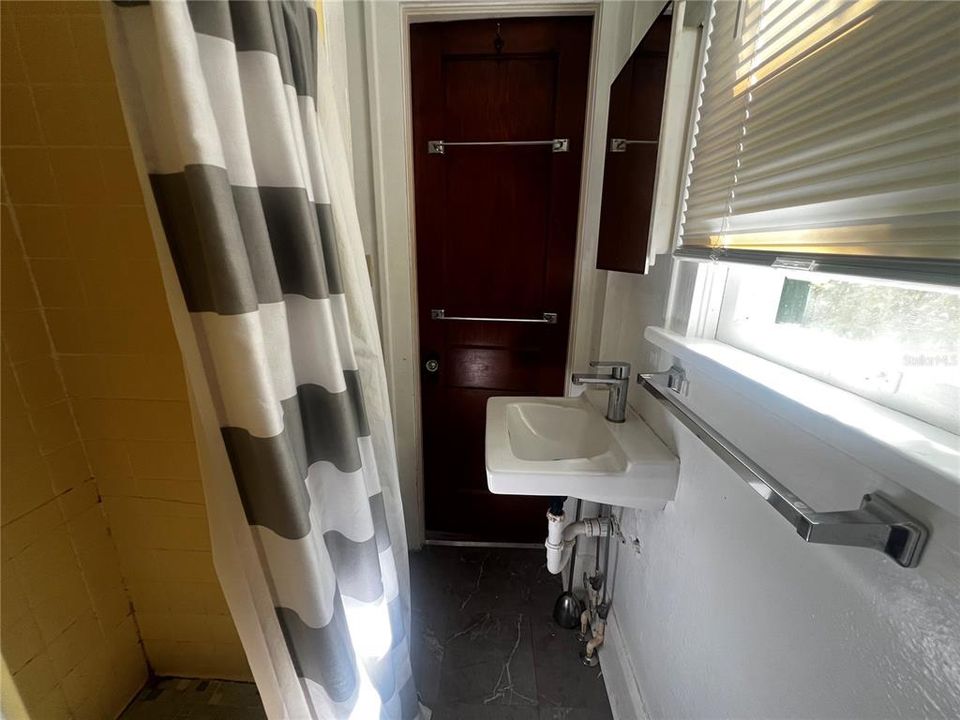 En Venta: $650,000 (5 camas, 2 baños, 2487 Pies cuadrados)